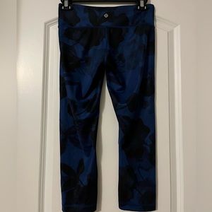 Lululemon Wunder Under Crop II *Full-On Luxtreme Size 6, great condition
